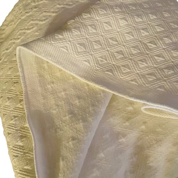 Vintage White Textured Fabric Yardage 80" x 83" - Picture 4 of 4